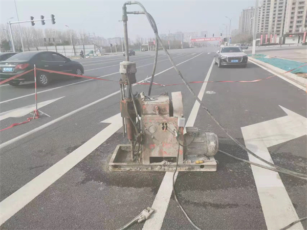 霍邱公路路面下沉沉降开裂注浆加固施工